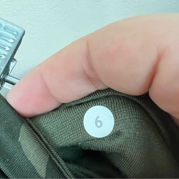 Lululemon Wunder Under Crop - Picture 5 of 5